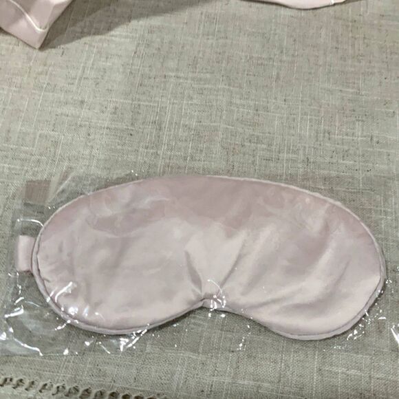 NWT!! Silky Pink 2 Piece Pajama Set with Sleep Mask Size XL - Picture 4 of 11